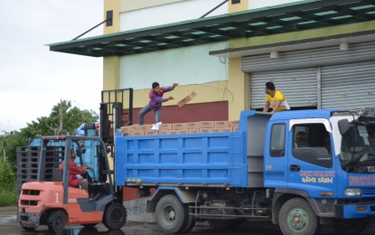 <p><strong>RELIEF PACKS</strong>. Workers unload food packs meant for provinces in Eastern Visayas outside the Department of Social Welfare and Development (DSWD) warehouse in this Dec. 15, 2021 photo. At least 22,311 family food packs have been prepositioned by the DSWD in Eastern Visayas as of early Thursday (Dec. 16) ahead of Typhoon Odette’s landfall. <em>(Photo courtesy of DSWD)</em></p>