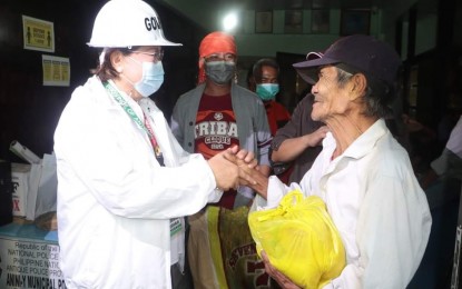 <p><strong>RELIEF</strong>. Antique Governor Rhodora Cadiao distributes food packs to Typhoon Odette-affected families in the Municipality of Anini-y on Friday (Dec. 17, 2021). There were 142 barangays out of 150 in the 18 towns that had been affected by the typhoon.<em> (Photo courtesy Province of Antique)</em></p>