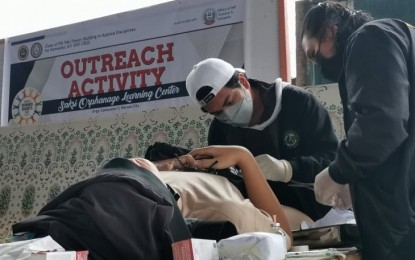 <p><strong>OUTREACH PROGRAM</strong>. Medical staff perform free circumcision services to residents of Lanao del Sur province on Thursday (Dec. 16, 2021). The beneficiaries were young and adult males whose families were displaced by the Marawi City siege in 2017. <em>(Photo by Divina Suson)</em></p>