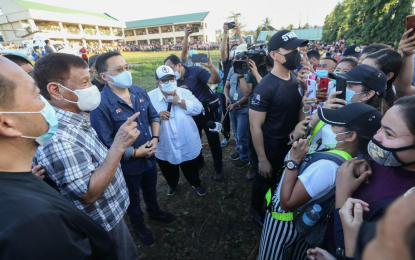 <p><strong>HELP WILL ARRIVE.</strong> President Rodrigo Roa Duterte tends to the victims of Typhoon Odette as he visits the severely affected areas in the towns of Cebu and Bohol on Dec. 19, 2021. Duterte has appealed for patience and assured the typhoon victims that help is on its way. <em>(Presidential photo by Simeon Celi)</em></p>