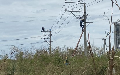 <p><strong>POWER RESTORATION.</strong> Efforts to fully restore electricity in areas affected by Typhoon Odette are ongoing. As of Dec. 21, 2021, more than PHP373 million worth of damage was reported by electric cooperatives in ‘Odette’-stricken areas. <em>(Photo courtesy of DOE)</em></p>