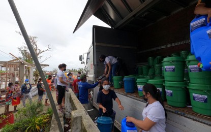 <p><strong>USAID RELIEF AID.</strong> Some 1,000 families from Barangays Sabang and Talisay in Surigao City line up to get relief assistance in the form of food and non-food items from the United States Agency for International Development (USAID) on Wednesday (Dec. 29, 2021). The distribution was facilitated by the USAID’s two non-government organization partners - the Action Against Hunger and the International Organization for Migration. <em>(PNA photo by Alexander Lopez)</em></p>