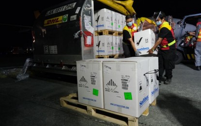 <p><strong>LAST SHIPMENT FOR 2021</strong>. Airport workers unload the boxes containing 609,570 doses of Pfizer Covid-19 vaccine at the NAIA Terminal 3 Bay area on Thursday night (Dec. 30, 2021). The last shipment for this year completes the country's supply deal for 40 million doses from Pfizer. (<em>Photo courtesy of NTF)</em></p>