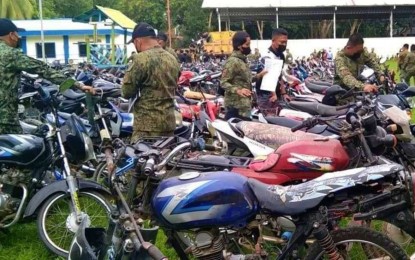 <p><strong>DOUBLE-CHECK.</strong> Police officers audit and verify the vehicle registration of 442 motorcycles suspected to be stolen and recovered by police during law enforcement operations in Pikit, North Cotabato on Wednesday (Dec. 29, 2021). Five suspects, three of whom are believed to be members of the extremist Bangsamoro Islamic Freedom Fighters group, were killed in an hour-long encounter during the law enforcement operation. <em>(Photo courtesy of PRO-12)</em></p>