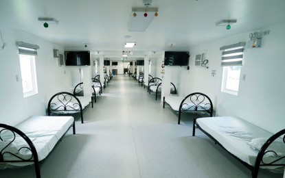 <p><strong>QUARANTINE FACILITY.</strong> The vacant beds inside one of the nursery stations of the Manila Covid-19 Field Hospital that will be used as a quarantine facility by returning overseas Filipinos and overseas Filipino workers. The Department of Health on Monday (Jan. 24, 2022) reported 35,461 recoveries and 24,938 new coronavirus infections. <em>(PNA photo by Ben Briones)</em></p>