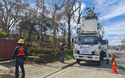 <p><strong>POWER RESTORATION</strong>. Linemen from Dagupan Electric Corporation are seen in this undated photo working for the restoration of power lines in Metro Cebu. The Visayan Electric Co. on Monday (Jan. 3, 2022) reported that 28 percent of the 474,182 households and establishments in Metro Cebu have already been reenergized. <em>(Photo courtesy of Visayan Electric Co.)</em></p>