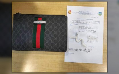 <p><strong>SEIZED.</strong> The pieces of evidence police seized from kidnapping suspect Han Xun on January 3, 2022. Xun, along with five others, was arrested at a hotel in Barangay Tambo, Parañaque City. <em>(Photo courtesy of SPD)</em></p>