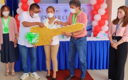 <p><strong>BUILDING TURNOVER.</strong> Kidapawan City Mayor Joseph Evangelista receives the symbolic key from North Cotabato 2nd District Representative Rudy Caoagdan during the turnover of the Department of Foreign Affairs consular office in Barangay Poblacion on Wednesday (Jan. 5, 2022). In the middle is North Cotabato Governor Nancy Catamco. <em>(Photo courtesy of Kidapawan CIO)</em></p>
