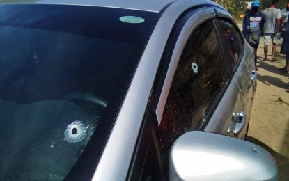 <p><strong>DRIVE-BY SHOOTING.</strong> A car with bullet holes on its windshield is left at the roadside after a businessman was injured while his wife escaped unscathed in a drive-by shooting incident on Thursday (Jan. 6, 2022) in Sitio Mala, Barangay Bolong, Zamboanga City. The businessman was hospitalized while the police conducted an in-depth probe over the incident. <em>(Photo courtesy of Jerry Amaga)</em></p>