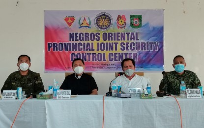 <p><strong>CRUCIAL MEETING.</strong> The Negros Oriental Provincial Joint Security Control Center tackles election concerns during a meeting on Saturday (Jan. 8, 2022). Shown in photo are (from left) Brig. Gen. Leonardo Peña of the 302nd Army brigade, Msgr. Julius Heruela of the Diocesan Electoral Board, lawyer Eddie Aba of the Commission on Elections, and Col. Germano Mallari, acting provincial police director. <em>(PNA photo by Judy Flores Partlow)</em></p>