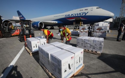 <p><strong>NEW DONATIONS.</strong> The Silk Way West Airlines plane carrying 2,703,870 doses of the Pfizer Covid-19 jab, donated by the US government via COVAX, lands at Ninoy Aquino International Airport Terminal 2 on Sunday (Jan. 9, 2022). To date, the Philippines has already received 213,487,520 doses since February last year.<em> (PNA photo by Avito Dalan)</em></p>