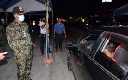 <p><strong>CHECKPOINT.</strong> A police officer does a visual check in one of 169 checkpoints in Central Luzon before dawn Sunday (Jan. 9, 2022). The checkpoints will be up until June 8 in line with the 150-day prohibition on the carrying of firearms. <em>(Photo courtesy of PRO-3)</em></p>