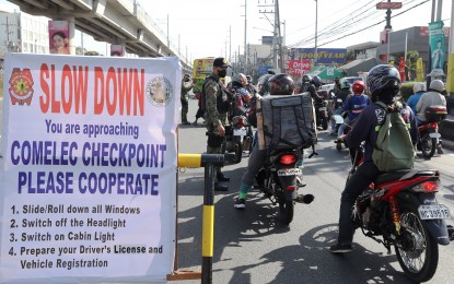 <p>PNP-Comelec checkpoint <em>(PNA file photo by Joey Razon)</em></p>