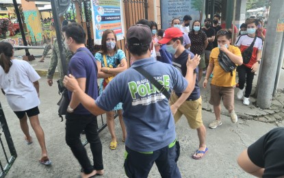 <p><strong>GETTING JABBED.</strong> Residents availing of free Covid-19 jabs enter the Ponciano Bernardo Elementary School along P. Tuazon Boulevard in Brgy. Kaunlaran, Quezon City on Friday (Jan.14, 2022). Vaccinees from age 12 are welcome but should have confirmed schedules.<em> (PNA photo by Robert Oswald P. Alfiler)</em></p>