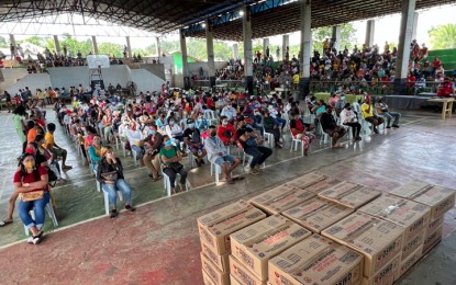 <p><strong>FOOD AID.</strong> The Department of Social Welfare and Development-9 distributes some 2,000 family food packs worth PHP1,092,980 to families affected by the coronavirus disease 2019 in Guipos, Zamboanga del Sur on Friday (Jan. 14, 2022). Lawyer Sittie Raifah Pamaloy-Hassan led the distribution of the food packs to the beneficiaries. <em>(Photo courtesy of DSWD-9)</em></p>