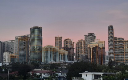 <p><strong>NOTHING BUT UP</strong>. Challenges on the economy continue to rise due mainly to external developments. The government, however, is firm on bringing the domestic economy to higher grounds through programs aimed at uplifting Filipinos' lives. <em>(PNA file photo)</em></p>
