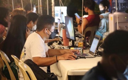 <p><strong>WORK SHARING STATION</strong>. Photo shows the 24-hour work sharing stations at the grounds of the City Hall in Talisay City, Cebu. According to property realtor Colliers International, several “plug and play” office facilities were immediately leased out in Cebu in the aftermath of Typhoon Odette as office locators raced to keep their operations running. <em>(Photo courtesy of Mayor Gerald Anthony Gullas)</em></p>