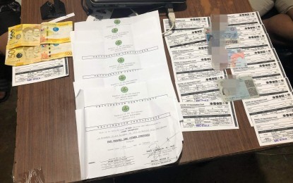 <p><strong>FORGED.</strong> The fake Covid-19 vaccination cards and certificates recovered by operatives of Bacolod City Police Office, Police Station 1 during an entrapment inside an establishment in the downtown area on Monday afternoon (Jan. 17, 2022). The three arrested suspects were charged with violation of Republic Act 11332 or the Mandatory Reporting of Notifiable Diseases and Health Events of Public Health Concern Act and falsification of public documents. <em>(Photo courtesy of Bacolod City Police Office, Police Station 1)</em></p>