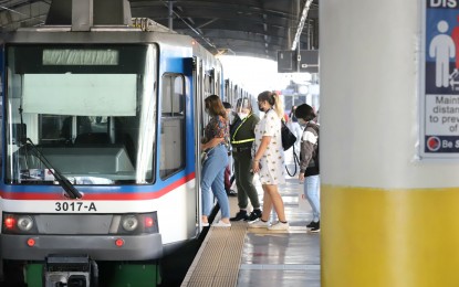 <p>MRT-3<em> (File photo)</em></p>