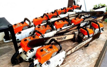 <p><strong>DEBRIS CLEARING</strong>. Some of the chainsaws being kept at the Philippine Coconut Authority (PCA) regional office in Palo, Leyte before deployment to typhoon-hit areas in Southern Leyte. More than 200 chainsaws have been deployed by the PCA field office here to speed up debris clearing operations. <em>(Photo courtesy of PCA Region 8)</em></p>