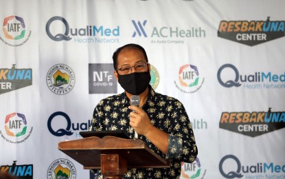 <p><strong>MORE ACCESS.</strong> National Task Force Against Covid-19 chief Secretary Carlito Galvez Jr. graces the launch of “Resbakuna sa Botika” at the QualiMed Clinic on McKinley Road in Makati City on Friday (Jan. 21, 2022). Galvez said Covid-19 vaccines may be available in the market by 2023. <em>(PNA photo by Joey O. Razon)</em></p>