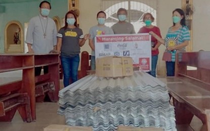 <p><strong>SHELTER KITS</strong>. Dumaguete Bishop Julito Cortes (left) turns over shelter kits to Manjuyod parish priest, Fr. Hitchon Amahit, (third from left) on Jan. 15, 2022. The Diocese of Dumaguete, in collaboration with donors, continues to provide relief and rehabilitation assistance to Typhoon Odette Victims in Negros Oriental. <em>(Photo from the Diocese of Dumaguete-Typhoon Odette Response's Facebook page)</em></p>