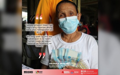 <p><strong>CASH ASSISTANCE.</strong> Erlinda Brinquez, 81, of Barangay Tag-abaca thanks the Department of Social Welfare and Development in Caraga (DSWD-13) for the financial aid she received through the agency’s Assistance to Individuals in Crisis Situation (AICS) program during the distribution activity conducted last Dec. 31, 2021 in Basilisa, Dinagat Islands. A total of 11,686 families from various towns in Dinagat Islands have so far received cash assistance of PHP5,000 each through the AICS program. <em>(Photo courtesy of DSWD-13)</em></p>