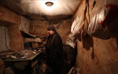 <p>Oleksandr Panov refuses to leave his damaged house in Avdiivka <em>(Anadolu photo)</em></p>