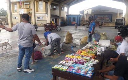 <p><strong>WASTE MANAGEMENT SCHEME.</strong> This undated photo shows residents of Ligao City segregating their waste to exchange them for food and non-food items under the local government unit's “May Kabuhayan sa Basura” program. The scheme is being implemented by the city's Ecological Solid Waste Management department as part of its Incentive Mechanism Program. <em>(Photo from Ligao City Facebook page)</em></p>