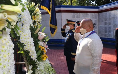 <p><strong>PEACEMAKERS.</strong> Philippine National Police chief, Gen. Dionardo Carlos, and Senator Ronald dela Rosa (right) salute cops who died in the line of duty at the Bantayog ng mga Bayaning Tagapamayapa (Memorial to the Heroes of Peacekeeping) at Camp Crame in Quezon City on Monday (Jan. 31, 2022). Dela Rosa, also a former PNP chief, was special guest in the 225,000-strong police force’s 31st foundation anniversary. <em>(Photo courtesy of PNP)</em></p>