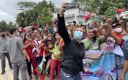 <p><strong>MNPR KICKOFF</strong>. Vice presidential candidate Sara Duterte takes photo with supporters during the kickoff of the Mahalin Natin ang Pilipinas Ride (MNPR) at the Kingdom of Jesus Christ compound in Buhangin, Davao City on Tuesday (Feb. 1, 2022). Sara’s MNPR travelled to Bislig City in Surigao del Sur. <em>(Photo courtesy of HNP Media)</em></p>