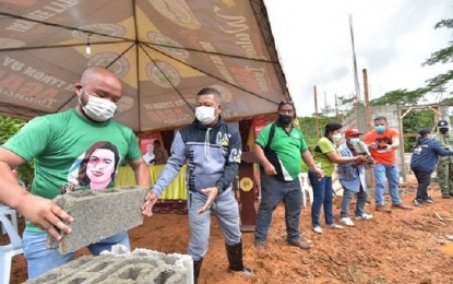 <p><strong>NEW SCHOOL.</strong> Davao de Oro Governor Jayvee Tyron Uy (extreme left) leads the kick-off ceremony for the construction of a school building under the “Bayanihan sa Paaralan” program of the provincial government in Sitio Cambudlot, Barangay San Miguel, Compostela on Thursday (Feb. 3, 2022). The construction began after the demolition of the Salugpongan Ta' Tanu Igkanogon Community Learning Center Inc. (STTICLCI) in the area last month. <em>(Photo courtesy of Serbisyo Oro Mismo Facebook page)</em></p>