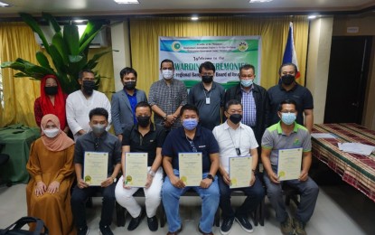 <p><strong>ACKNOWLEDGED INVESTORS.</strong> BARMM investors (holding certificates of registration) pose with officials of the Bangsamoro Board of Investment following a meeting Thursday (Feb. 3, 2022) at the Bangsamoro government center in Cotabato City. At least five firms have poured in PHP1 billion worth of investments in the region between the last quarter 2021 and January 2022. <em>(Photo courtesy of BBOI - BARMM)</em></p>