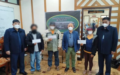 <p><strong>AID FOR EX-REBELS.</strong> Benguet Gov. Melchor Diclas (4th from left) on Feb. 2, 2022 turns over cash assistance to three former members of the New People's Army who recently surrendered. Police Regional Office Cordillera information officer Capt. Marnie Abellanida said the assistance from the provincial government is on top of the benefits the surrenderers will receive under the enhanced local integration program of the national government. <em>(Photo courtesy of Benguet PIO)</em></p>