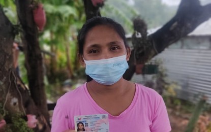 <p><strong>NATIONAL ID</strong>. Thirty two-year-old Jan Aizel Tura from Barangay Pangilao in San Miguel, Catanduanes shows her national ID during an interview on Friday (Feb. 4, 2022). She said she will use it as proof of identity when applying for a job. <em>(Photo courtesy of John Reale Barba)</em></p>