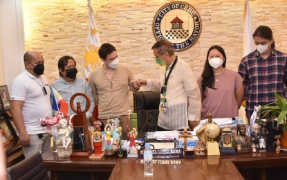 <p><strong>CIRCULAR ECONOMY</strong>. Mayor Michael Rama discusses with personnel of the United Nations Development Programme future collaborations on "circular economy" projects that will foster recycling in Cebu City villages, during their courtesy call on Thursday (Feb. 3, 2022). Cebu City is among the 11 localities in the Philippines chosen for the development program funding portfolio. <em>(Photo courtesy of Cebu City PIO)</em></p>