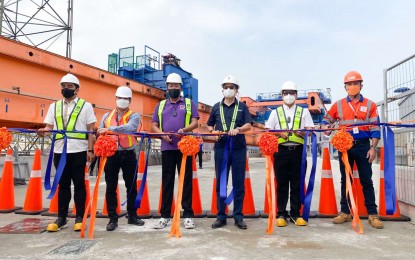 <p><strong>NEW LRT-1 VIADUCT</strong>. Transportation Secretary Arthur Tugade (3rd from left) leads the ribbon-cutting ceremony of the Light Rail Transit Line 1 (LRT-1) Cavite Extension Phase 1 viaduct on Monday (Feb. 7, 2022). To date, Phase 1 of the project is 67.5 percent complete and is expected to be done by late 2024 or early 2025. <em>(Photo courtesy of LRMC)</em></p>