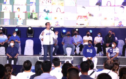 <p><strong>CAMPAIGN KICK-OFF.</strong> Presidential aspirant Manila Mayor Francisco "Isko Moreno" Domagoso and running mate Willie Ong (left, seated) kick off their campaign for the upcoming May elections at the Kartilya ng Katipunan in Manila on Tuesday (Feb. 8, 2022), the start of the campaign period for national bets. The Aksyon Demokratiko standard-bearer and his running mate are joined by three of the party's Senate aspirants – Samira Gutoc, Carl Balita, and Jopet Sison. <em>(PNA photo by Jess M. Escaros Jr.)</em></p>