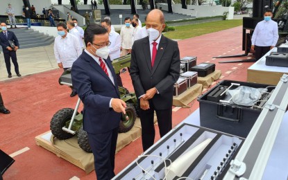 <p><strong>FRIENDS DESPITE ISSUES.</strong> Chinese Ambassador Huang Xilian (left) and Defense Secretary Delfin Lorenzana (right) take a look at the various military equipment donated by Beijing to the Department of National Defense in Camp Aguinaldo on Wednesday (Feb. 9, 2022). Lorenzana said this grant shows that Beijing in Manila remain friends and partners in many aspects despite having territorial claims over the West Philippine Sea. (Photo courtesy of DND)</p>