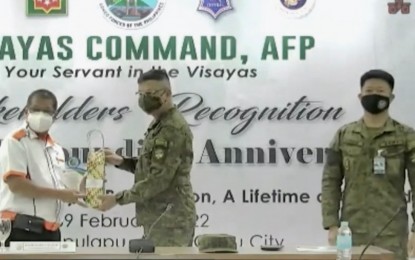 <p><strong>PEACEFUL ELECTIONS</strong>. Visayas Command chief Lt. Gen. Robert Dauz hands over a plaque of appreciation to Mario Montejo, assistant regional director of the DPWH-7 during the Stakeholders' Recognition in Camp Lapu-Lapu, Cebu City on Wednesday (Feb. 9, 2022). Dauz assured the electorates in the Visayas of the military's commitment to work closely with the Comelec and the PNP in ensuring free, orderly, honest, peaceful, and credible May 9 national and local elections. <em>(Screengrab from Viscom PIO video)</em></p>