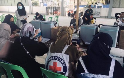 <p><strong>VAX SQUAD.</strong> Volunteers of the Philippine Red Cross Lanao del Sur chapter assist in a vaccination activity at the Marawi City Health Office on Feb. 8, 2022. A total of 132 received their shots. <em>(Photo courtesy of PRC)</em></p>