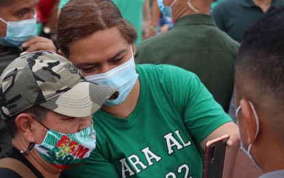 <p><strong>PHOTO OP.</strong> Vice presidential candidate Sara Duterte-Carpio is shown granting a photo opportunity request by a supporter in Isabela province on Tuesday (Feb. 15, 2022). If elected, the Davao City mayor vowed to work for policies to earn investments from abroad to boost the economy. <em>(Photo by Villamor Visaya Jr.)</em></p>