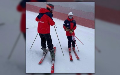 <p><strong>CRASHED OUT</strong>. Coach Will Gregorak (left) and Asa Miller discuss their strategy prior to the men's slalom race of Alpine skiing in the ongoing Winter Olympic Games in Yanqing, China on Wednesday (Feb. 16, 2022). Miller crashed out again after he got DNF (Did Not Finish) in the first run of his second and last event. <em>(Contributed photo)</em></p>