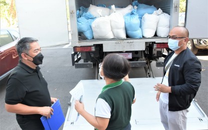 <p><strong>RICE DONATION</strong>. The Negros Occidental provincial government received some 7.6 tons of rice donations from the Philippine Rice Research Institute Negros Station based in Murcia town. The supply was received by Executive Assistant Francis Velez (left), together with the Provincial Agriculturist officer-in-charge Dina Genzola, through PhilRice Negros Occidental Director Gerardo Estoy Jr. at the Capitol grounds in Bacolod City on Wednesday afternoon (Feb. 16, 2022). <em>(Photo courtesy of PIO Negros Occidental)</em></p>