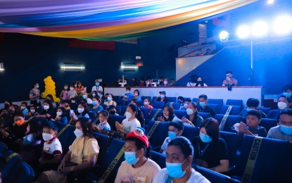 <p><strong>RESBAKUNA KIDS.</strong> Children, together with their parents, wait for their turn to be vaccinated during the launch of the 'Resbakuna Kids' for children aged 5 to 11 years old at the SM City Pampanga on Friday (Feb. 18, 2022). The city government targets to inoculate some 44,000 children in the city. <em>(Photo courtesy of the City Government of San Fernando)</em></p>