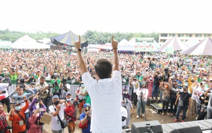 <p><strong>CAMPAIGN TRAIL.</strong> Aksyon Demokratiko standard-bearer Francisco “Isko Moreno” Domagoso waves to the crowd in Maguindanao on Sunday (Feb. 20, 2022). He promised equal treatment for all Muslims if he becomes president. <em>(Photo courtesy of Isko Moreno Facebook)</em></p>
