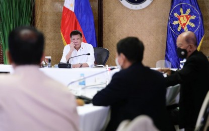 <p><strong>DELIVERED PROMISE</strong>. President Rodrigo Roa Duterte talks to the people after holding a meeting with key government officials at the Malacañan Palace on Monday night (Feb. 21, 2022). Duterte said he is comfortable “with the thought that I have done my best” to deliver his promise to leave his office with a strong military within the government’s limited income. <em>(Presidential photo by King Rodriguez)</em></p>