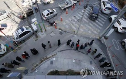 <p>People wait in line to receive tests at a Covid-19 testing station in the southwestern city of Gwangju on Feb. 22, 2022, in this photo provided by a local government. <em>(Yonhap photo)</em></p>