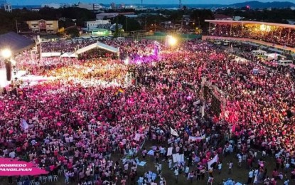 <p><strong>SEA OF PINK</strong>. A crowd of about 40,000 reportedly turns up at the Iloilo Sports Complex for the “People’s Rally Para kay Leni at Kiko” on Friday night (Feb. 25, 2022). Presidential aspirant Vice President Leni Robredo committed to pursuing projects that could help farmers and fisherfolk in Iloilo and revive the economy. <em>(Photo courtesy of Robredo People’s Council FB page)</em></p>