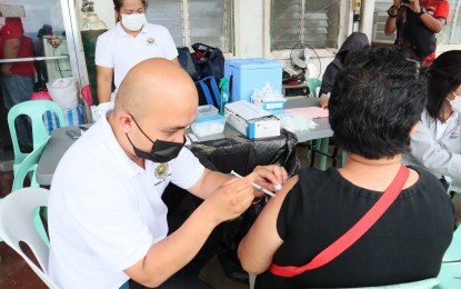 <p><strong>LOW AND SLOW</strong>. The province of Negros Oriental continues to grapple with its low accomplishment and slow rollout in its vaccination drive against Covid-19. Assistant Provincial Health Officer Dr. Liland Estacion has cautioned the public against complacency as cases have doubled in the province in just one week. <em>(PNA file photo)</em></p>